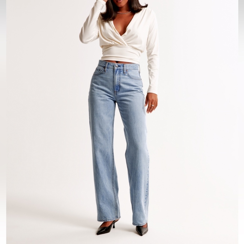 Abercrombie and Fitch - The Loose - High Rise - Women's Jeans - Curve Love - Picture 2 of 10